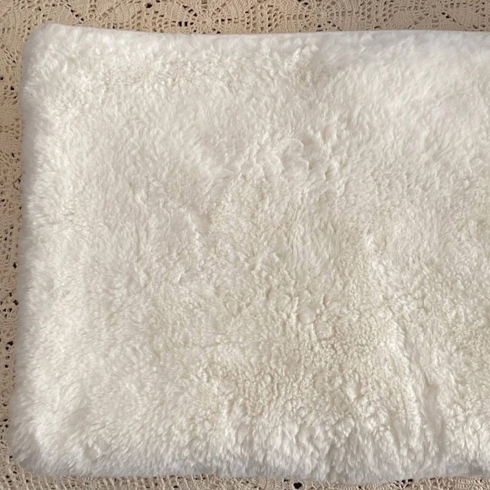 Mainstays faux fur accent rug 40x36 ivory off white rubber non slip back